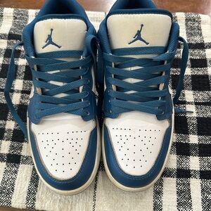 Jordan Men's AJ 1 Lows SE Teal and White Sneakers
